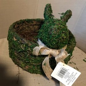 Brandnew rabbit shaped moss covered basket/planter
